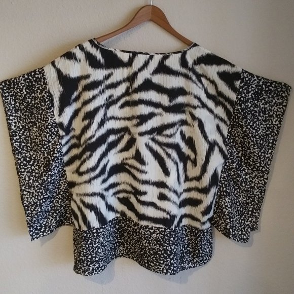 🩷 NWT Michael Kors Kimono Sleeve / Caftan Animal Print Blouse - Picture 5 of 7